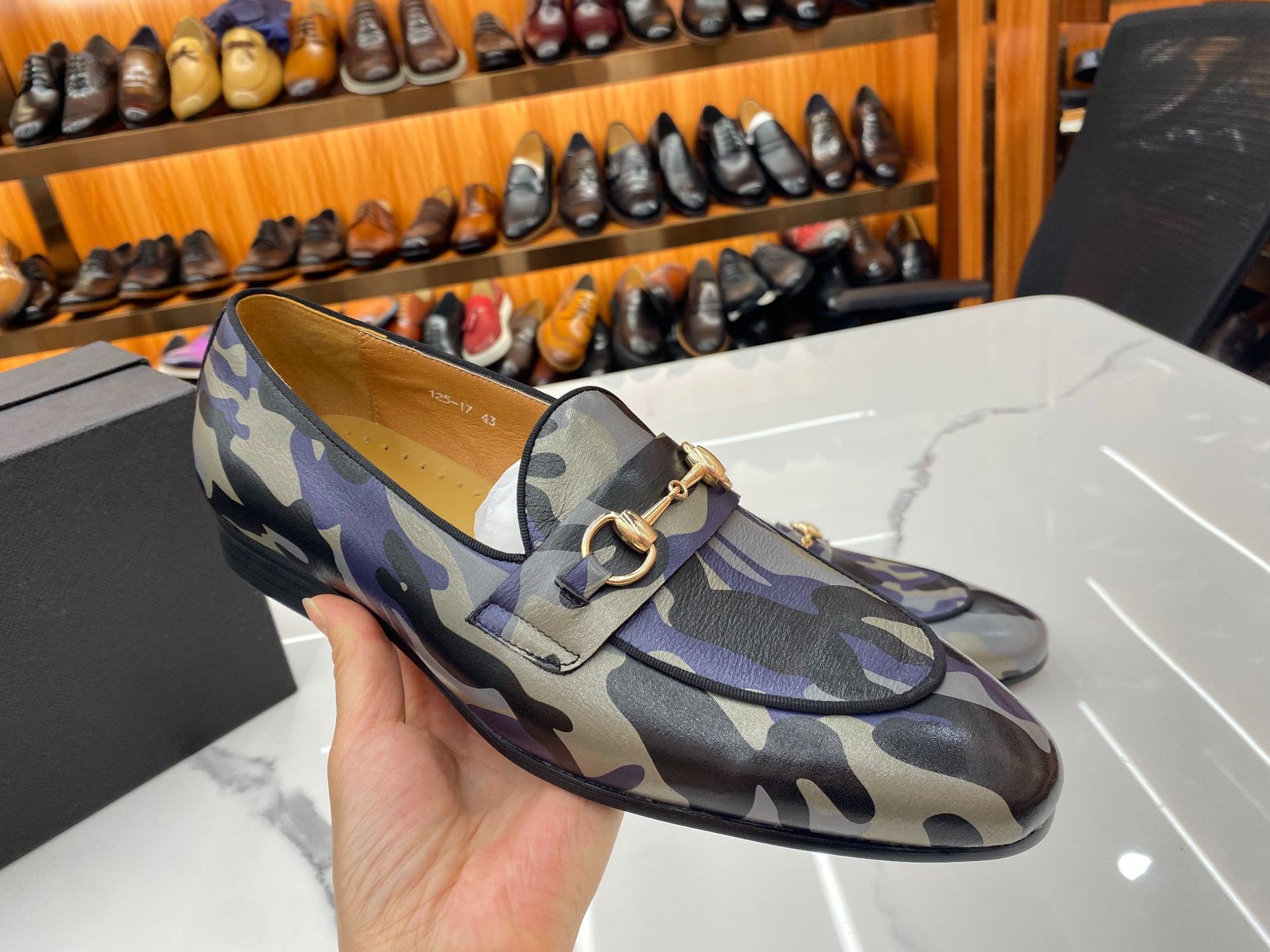 รองเท้าโลฟเฟอร์หนังเทียมลายจระ - Men'S Shoes Crocs บทวิจารณ์และราคา